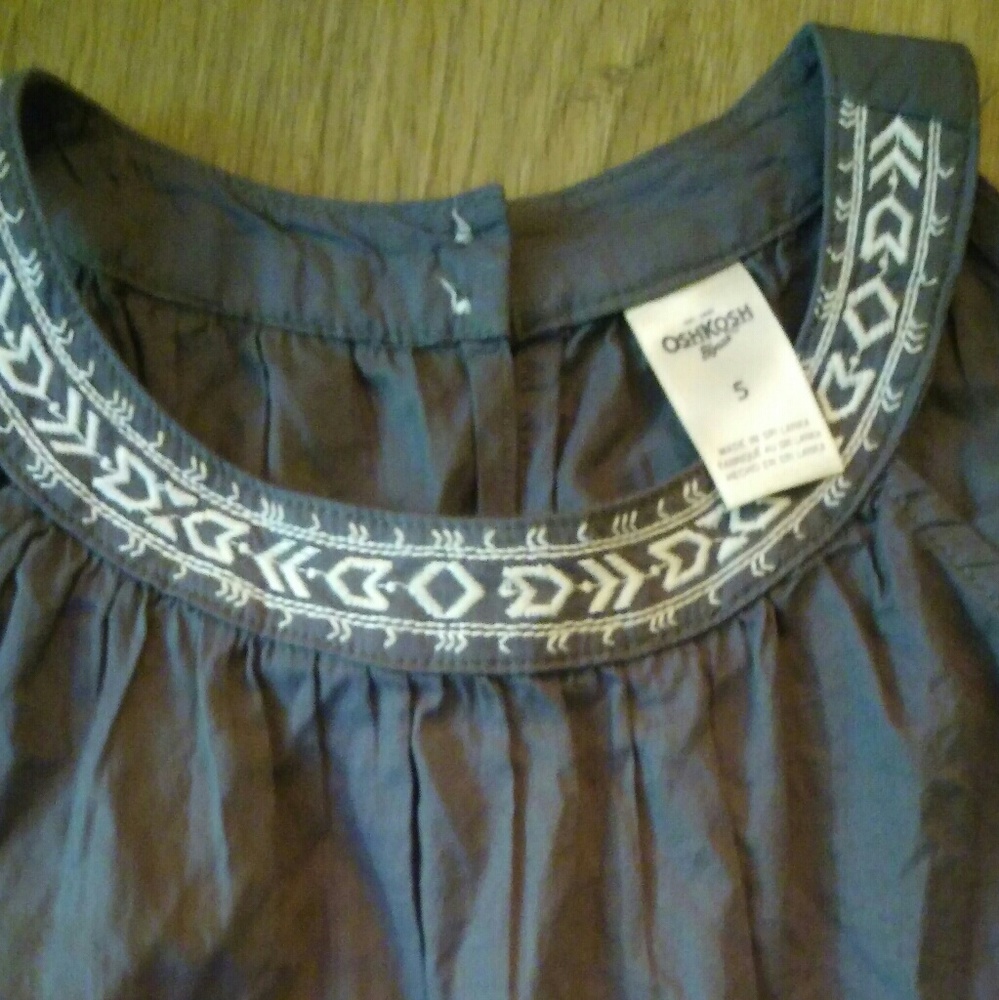 Cute girls dress size 5🌺 (NA)